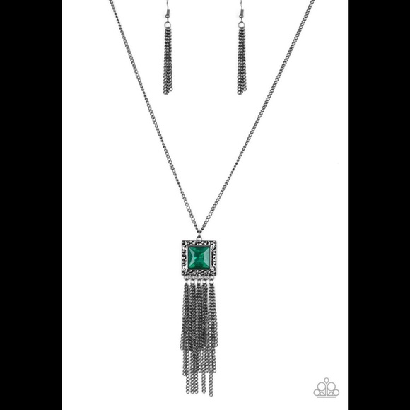 ✨3 for $10✨ Gunmetal and green necklace